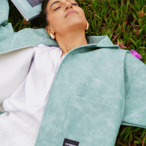 Chaqueta Adelia Cuero PU Celeste